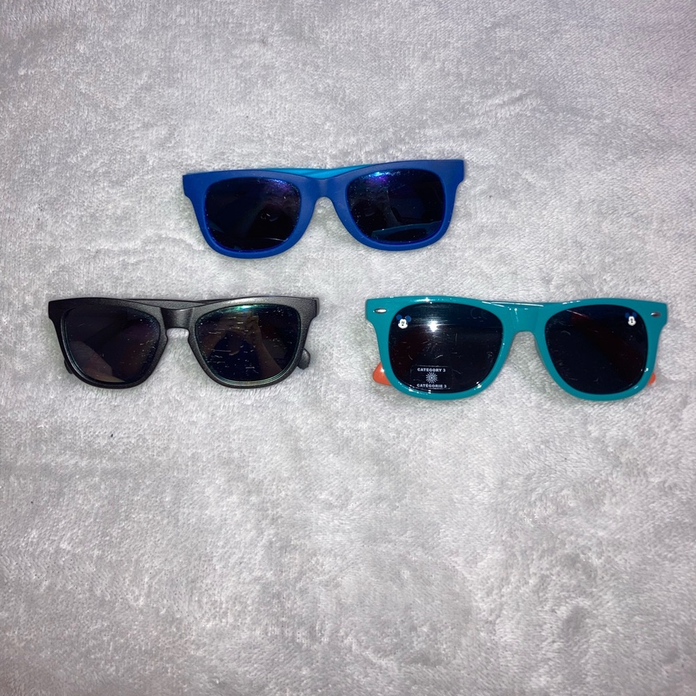 sunglasses for toddler 🩵🕶️💛🕶️🩵 - Picture 1 of 16
